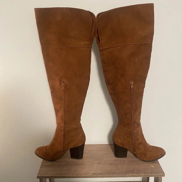 Express Camel Brown Suede Tall Western Style High Riding Boots sz 6 Classic - Picture 3 of 7